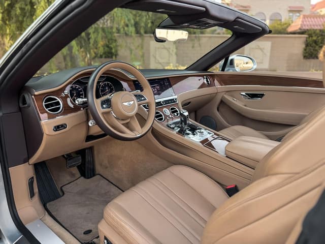 Bentley Continental GTC V8 2024