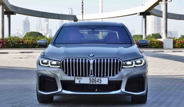 Аренда BMW BMW 750 2022 в Дубае