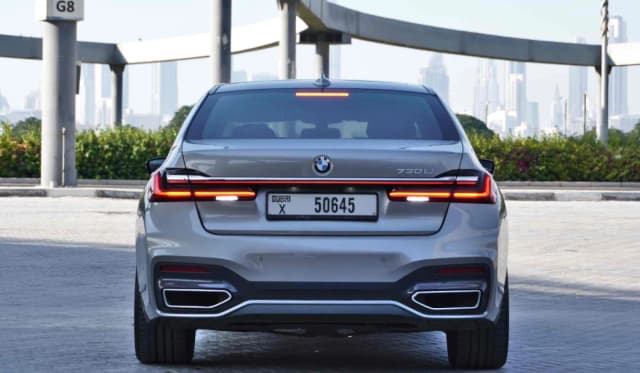 Аренда BMW BMW 750 2022 в Дубае
