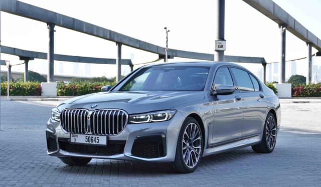 Аренда BMW BMW 750 2022 в Дубае