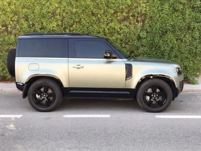 Range Rover Defender 2022 in Dubai