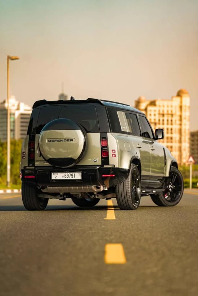 Range Rover Defender 2023