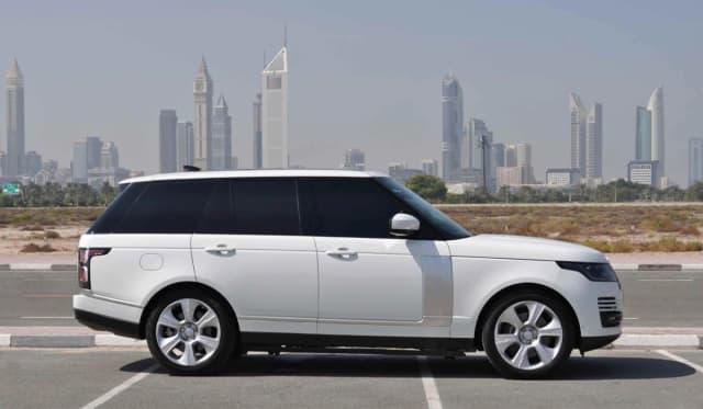 Rent a Range Rover Vogue in Dubai 