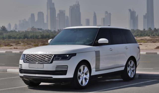Rent a Range Rover Vogue in Dubai 