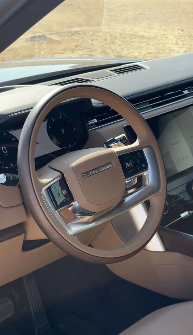 Location Land Rover Vogue V8 2023 à Dubaï
