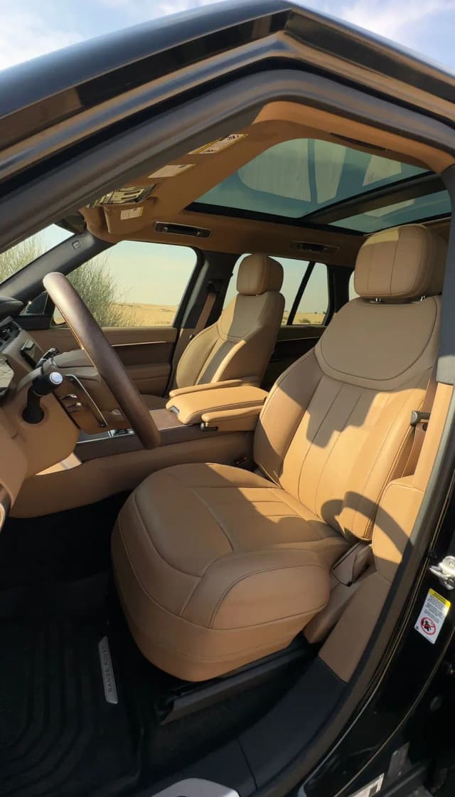 Location Land Rover Vogue V8 2023 à Dubaï