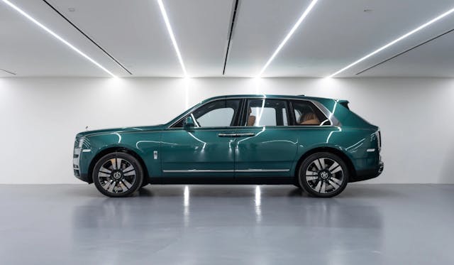 Rent Rolls Royce Cullinan 2022 in dubai