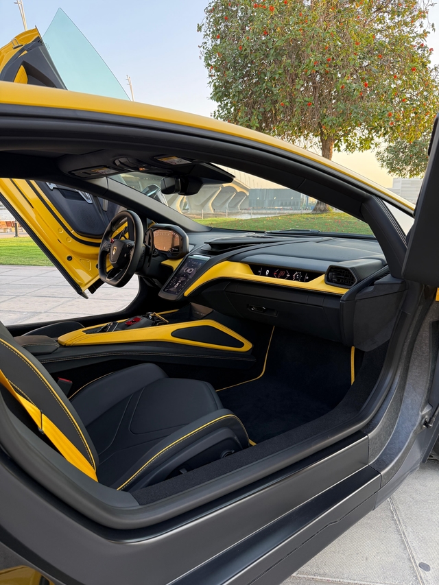 Lamborghini Revuelto image 1901