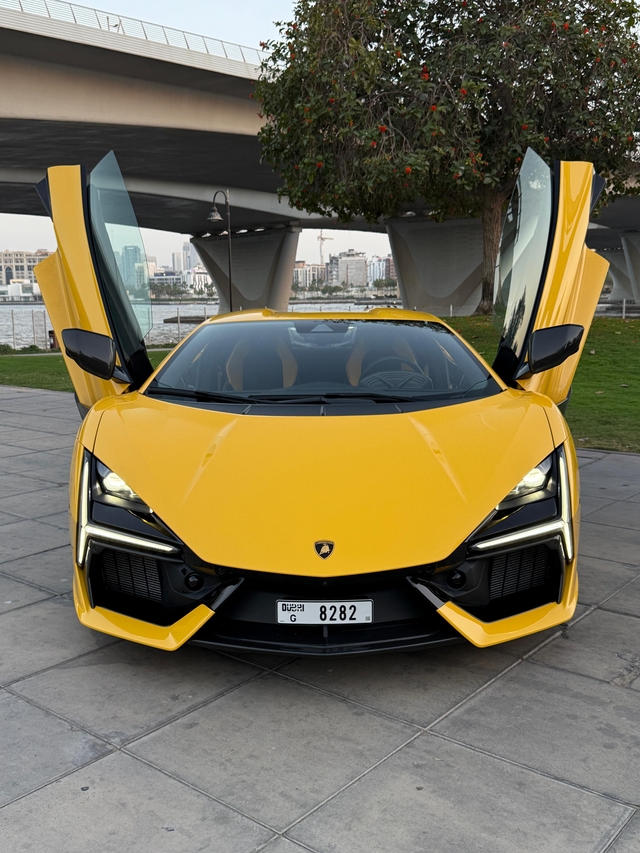 Lamborghini Revuelto image 1902