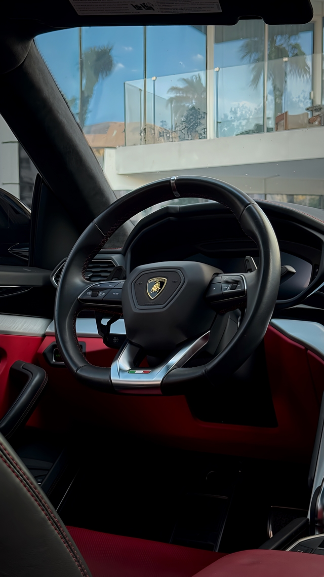 Lamborghini Urus image 1957
