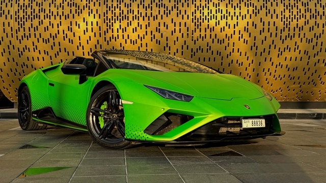 Lamborghini Huracán EVO Spyder 2024 Rent in Dubai: Green Convertible, 2-Seater, V10 Engine image 2032