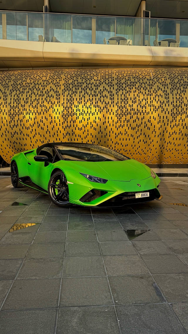 Lamborghini Huracán EVO Spyder 2024 Rent in Dubai: Green Convertible, 2-Seater, V10 Engine image 2034