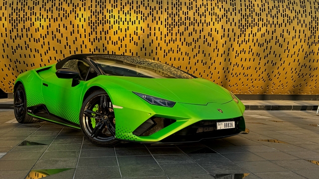 Lamborghini Huracán EVO Spyder 2024 Rent in Dubai: Green Convertible, 2-Seater, V10 Engine image 2035