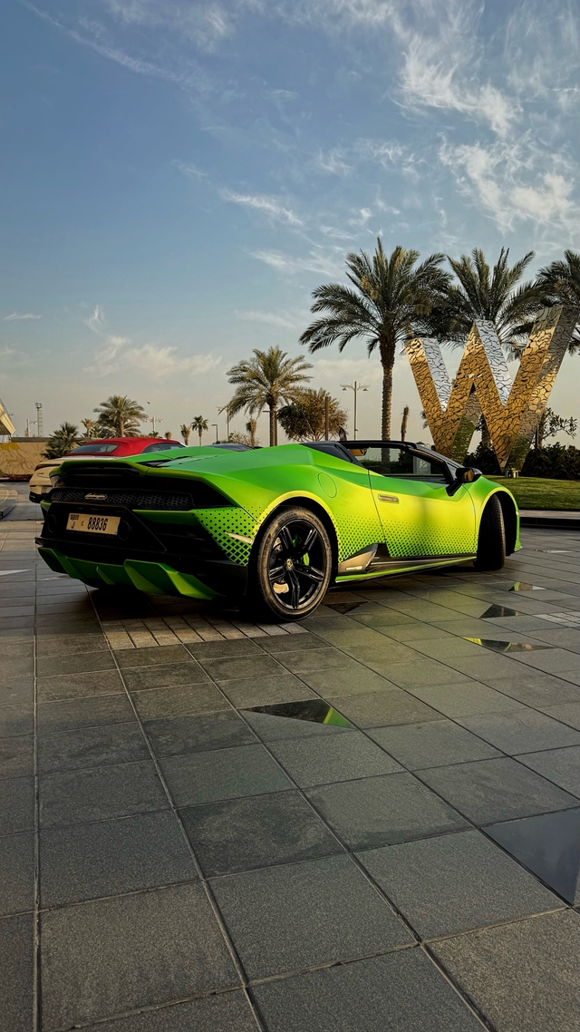 Lamborghini Huracán EVO Spyder 2024 Rent in Dubai: Green Convertible, 2-Seater, V10 Engine image 2036