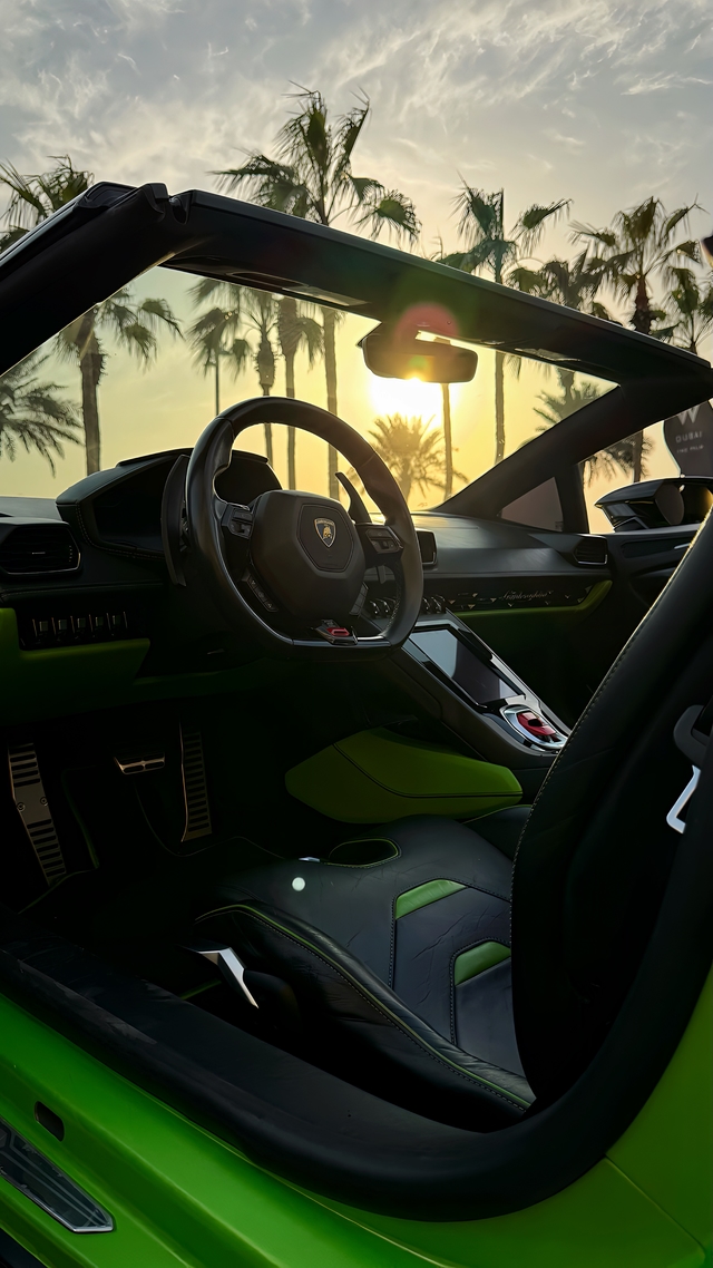 Lamborghini Huracán EVO Spyder 2024 Rent in Dubai: Green Convertible, 2-Seater, V10 Engine image 2038