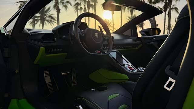 Lamborghini Huracán EVO Spyder 2024 Rent in Dubai: Green Convertible, 2-Seater, V10 Engine image 2041