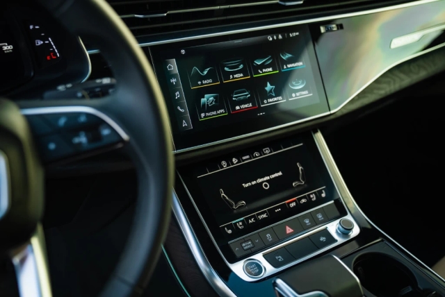 Audi Q8 S Line image 932