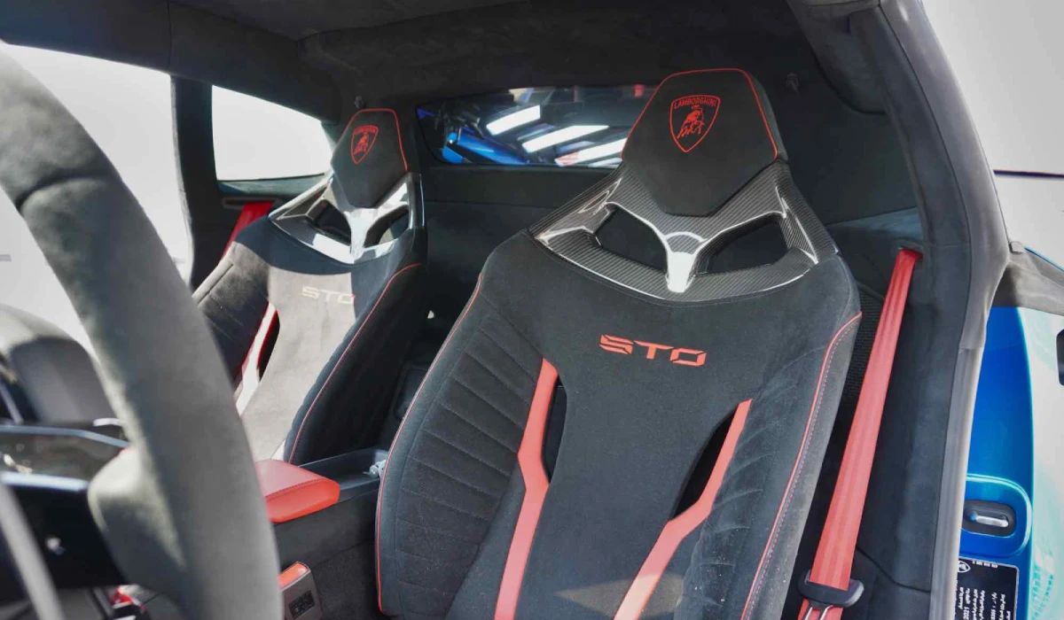 Lamborghini Huracan STO Rental in Dubai image 579
