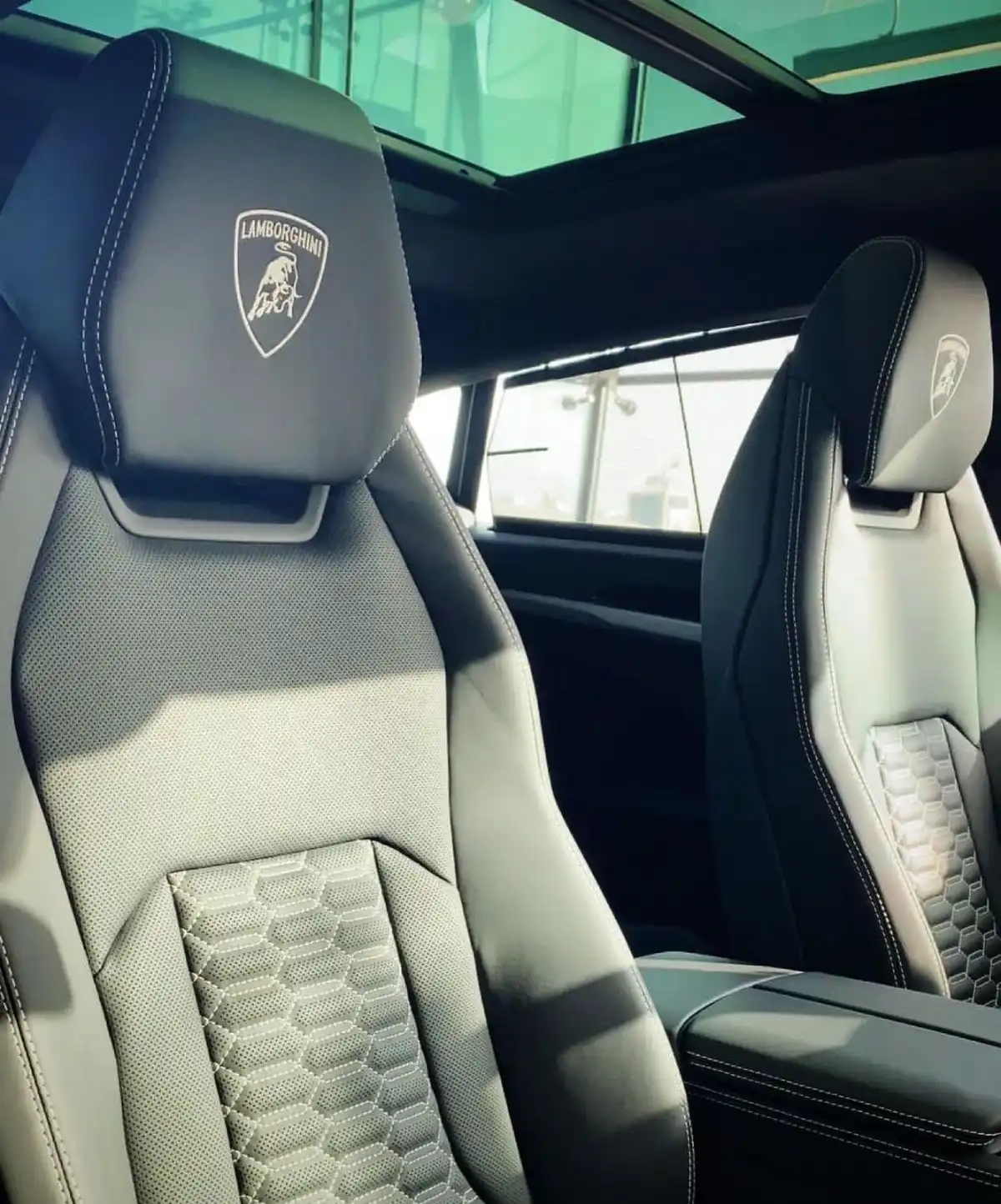 Rent Lamborghini Urus Dubai image 901