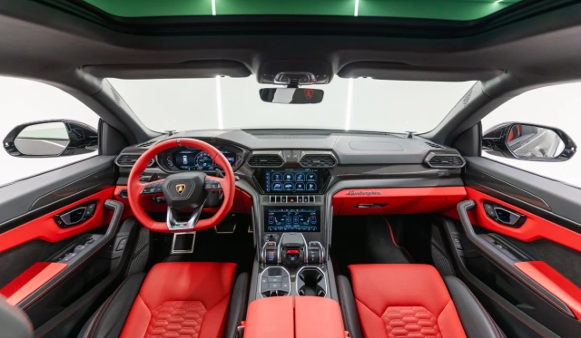 Lamborghini Urus Rental image 30
