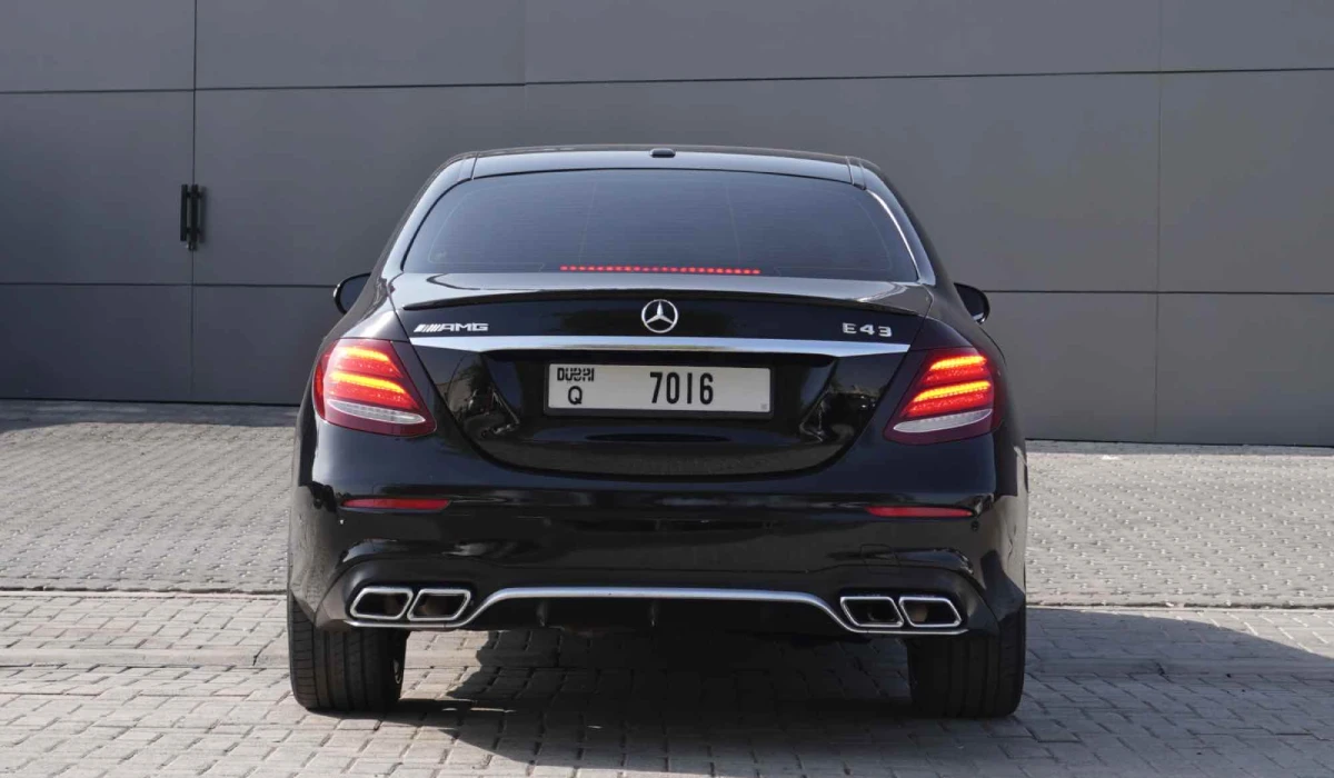Mercedes Benz AMG E43 Rental image 550