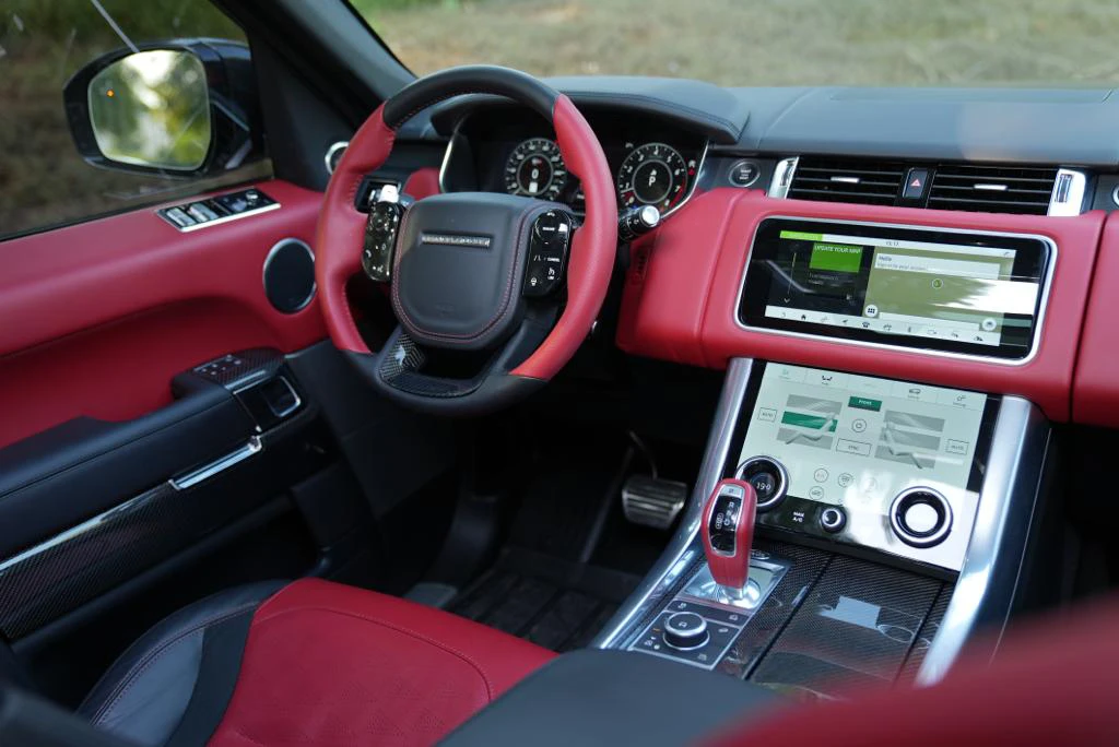 Range Rover SVR  image 16