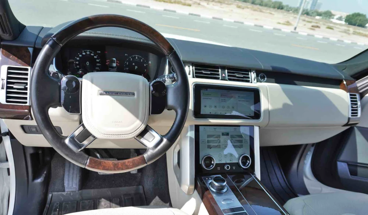Rent a Range Rover Vogue in Dubai  image 278