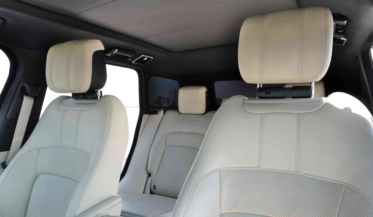 Rent a Range Rover Vogue in Dubai  image 272