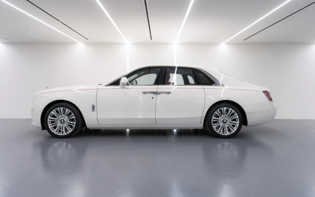 Rolls Royce Ghost For Rent in Dubai image 11