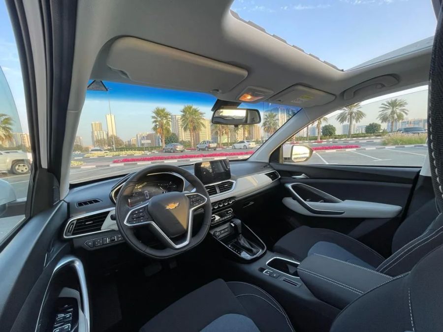 أبيض Chevrolet Captiva 2023 for rent in Dubai