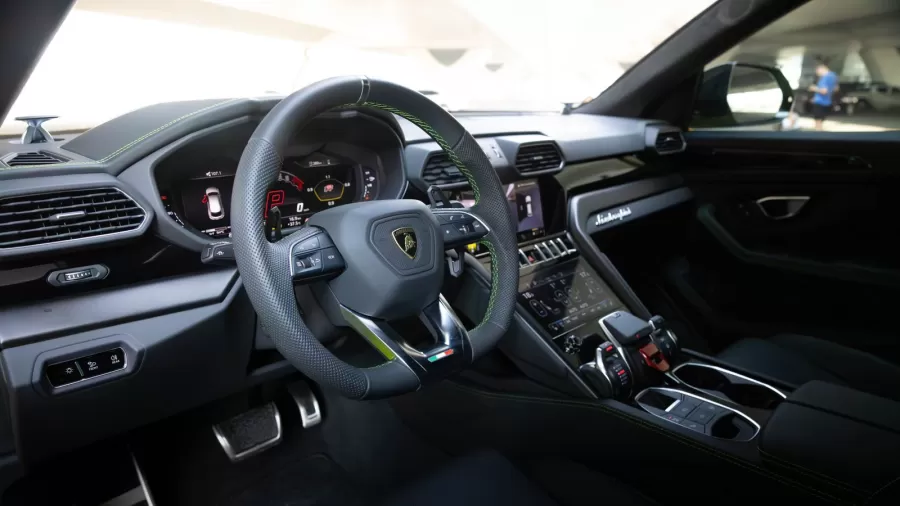 أخضر Lamborghini Urus S 2023 for rent in Dubai