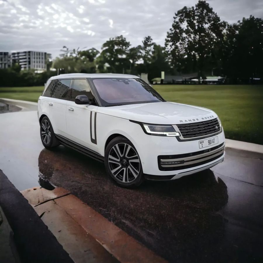 أبيض Range Rover Vogue 2023 for rent in Dubai